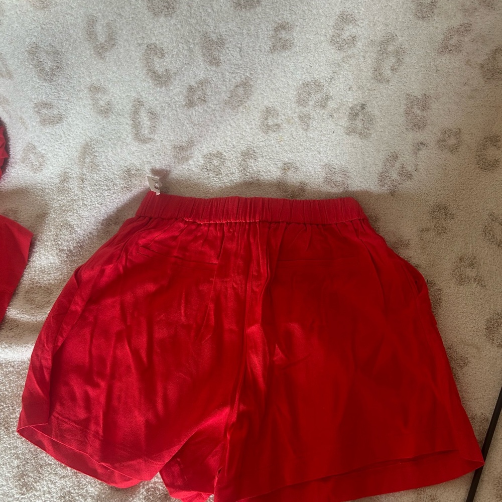 Red set - Picture 3 of 5